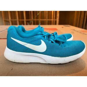 Nike Women's Tanjun sneakers 6.5
